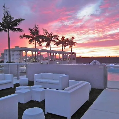 Large Beach Suite Rooftop Pool By Convention Center